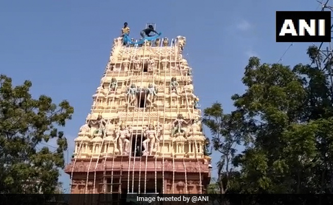आंध्र प्रदेश: अग्नि हादसे के बाद श्री लक्ष्मी नरसिम्हा स्वामी मंदिर भक्तों के लिए फिर से खोला गया