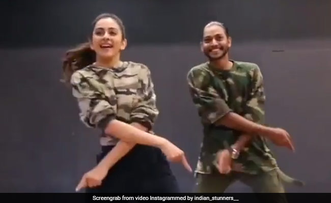 Rakul Preet Singh ने 'हौली हौली' सॉन्ग पर यूं झूमकर किया डांस, Video ने मचाई धूम
