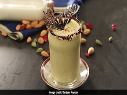 Post Workout Shake: आसानी से घर पर बनाएं ये 4 हाई प्रोटीन पोस्ट वर्कआउट शेक, वेट लॉस में मिलेगी मदद Post Workout Shake: आसानी से घर पर बनाएं ये 4 हाई प्रोटीन पोस्ट वर्कआउट शेक, वेट लॉस में मिलेगी मदद