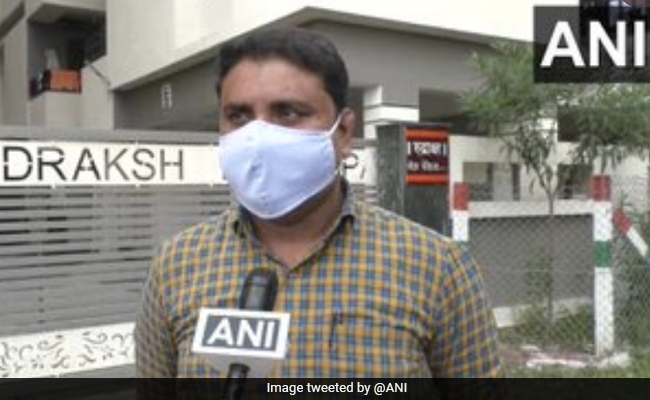 सूरत का बिल्डर कर रहा नेक काम, बिना किराया लिए 42 परिवारों को रहने के लिए दिए फ्लैट