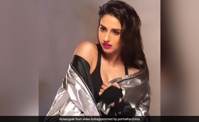 दिशा पटानी ने ग्लैमरस अंदाज में कराया फोटोशूट, Video में दिखा जबरदस्त अंदाज