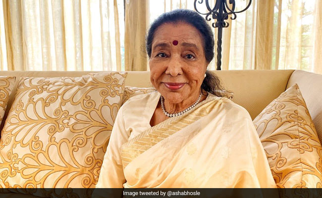 Asha Bhosle Is 87 Today But Feels 40. How Lata Mangeshkar Wished Her