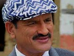 HOCKEY: इस वजह से मीर रंजन नेगी युवाओं को फुटपाथ पर हॉकी के गुर सिखाने को हैं मजबूर