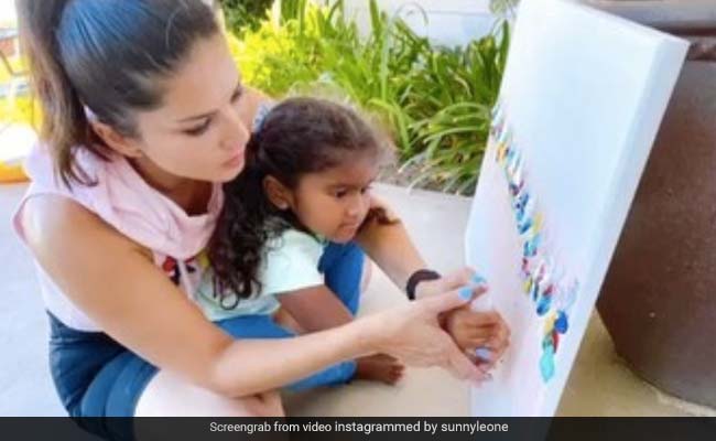 Sunny Leone's Weekend Well Spent With Pint-Sized Painters, Colours And Canvas