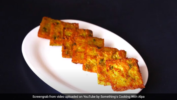 Watch: How To Make Gujarati-Style Crispy <i>Lauki Muthia</i> For Healthy Snacking