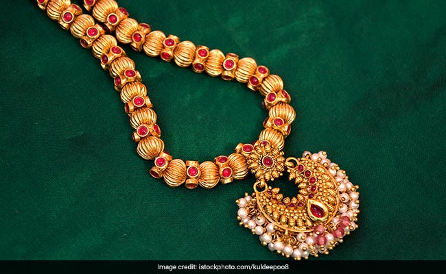 Add These Traditional Long Necklaces To Your Jewellery Collection