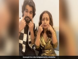 नेहा कक्कड़ ने सन्नी कौशल के साथ 'तारों के शहर' गाने पर दिए क्यूट एक्सप्रेशंस, Video हुआ वायरल नेहा कक्कड़ ने सन्नी कौशल के साथ 'तारों के शहर' गाने पर दिए क्यूट एक्सप्रेशंस, Video हुआ वायरल