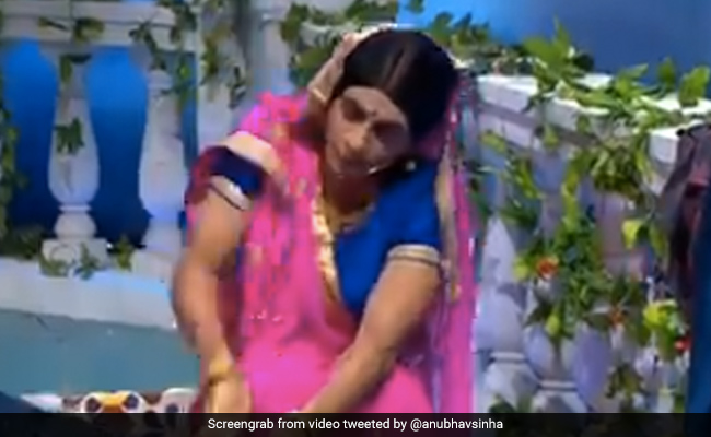 'टोपी बहू' ने थापी से पीट-पीटकर धोया लैपटॉप, अब वीडियो हो रहा है वायरल