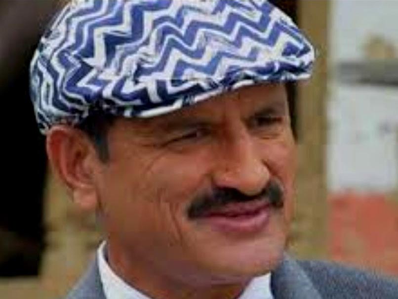 HOCKEY: इस वजह से मीर रंजन नेगी युवाओं को फुटपाथ पर हॉकी के गुर सिखाने को हैं मजबूर