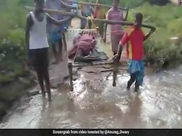 छत्तीसगढ़ : 20 साल बाद भी नहीं पहुंची सड़क, खाट की पालकी बना गर्भवती को लेकर 5 किमी पैदल चले छत्तीसगढ़ : 20 साल बाद भी नहीं पहुंची सड़क, खाट की पालकी बना गर्भवती को लेकर 5 किमी पैदल चले