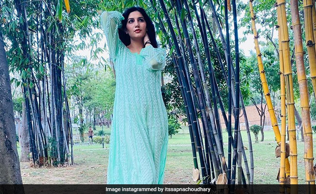 Sapna Choudhary को चढ़ा शायरी का शौक, बोलीं- आज इक अजीब सी बात हुई, हमारे घर को...