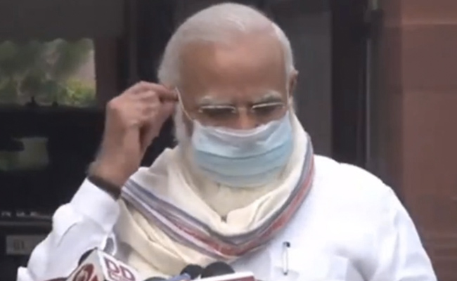लोकसभा: PM मोदी नजर आए मास्क में तो कई सदस्यों के चेहरे पर नजर आई फेस शील्ड भी, देखें PHOTOS