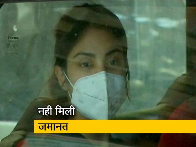 अभिनेत्री रिया चक्रवर्ती को जेल में ही रहना होगा