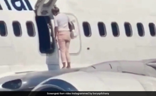 Video: Woman Walks Onto Airplane Wing After Complaining She's "Too Hot"