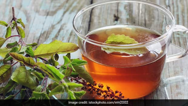 Basil Tea Benefits: पेट की चर्बी घटाने के साथ तुलसी की चाय तनाव से दिलाती है राहत, शुगर लेवल को रखती है कंट्रोल