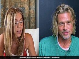 The Internet "Can't Get Enough" Of This Jennifer Aniston-Brad Pitt Moment The Internet "Can't Get Enough" Of This Jennifer Aniston-Brad Pitt Moment