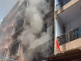 दिल्ली के इंद्रलोक में प्लास्टिक फैक्ट्री में लगी आग दिल्ली के इंद्रलोक में प्लास्टिक फैक्ट्री में लगी आग