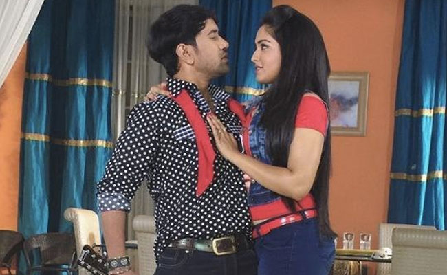 आम्रपाली दुबे और निरहुआ की जोड़ी ने बना डाला ये रिकॉर्ड, तोड़ना किसी के लिए भी होगा असंभव!