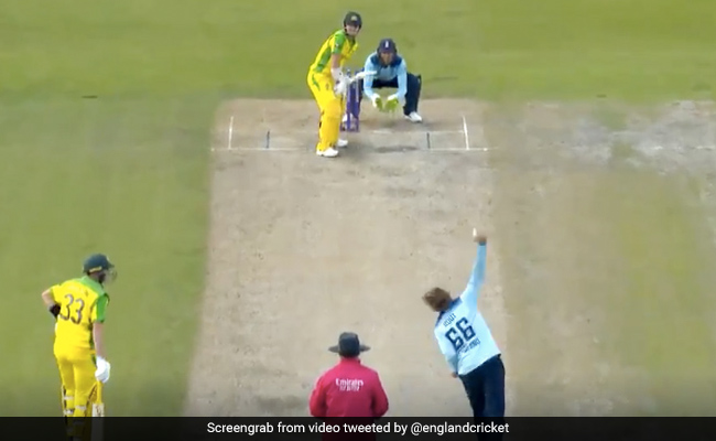 Eng Vs Aus: जो रूट ने डाली डाली ऐसी रहस्यमयी गेंद, आउट होने के बाद ऐसे पिच देखने लगे वॉर्नर - देखें Video