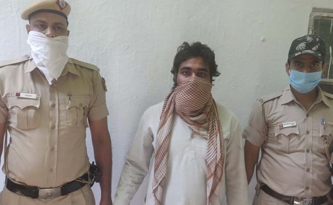 दिल्ली: मामूली किराये को लेकर हुई बहस पर अपने ही दोस्तों को मौत के घाट उतारे वाला आरोपी गिरफ्तार