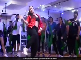 धनाश्री वर्मा ने रेड जैकेट में 'फर्स्ट क्लास' गाने पर किया धमाकेदार डांस, युजवेंद्र चहल की मंगेतर का Video वायरल धनाश्री वर्मा ने रेड जैकेट में 'फर्स्ट क्लास' गाने पर किया धमाकेदार डांस, युजवेंद्र चहल की मंगेतर का Video वायरल