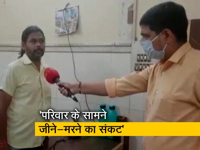 वेतन नहीं मिलने से परेशान शख्स ने बच्चों को बॉस के दफ्तर में छोड़ा