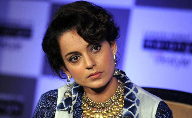 कंगना बोलीं- बॉलीवुड को बेनकाब करके रहूंगी, शीर्ष फिल्म निर्माताओं के कोर्ट जाने पर भड़कीं