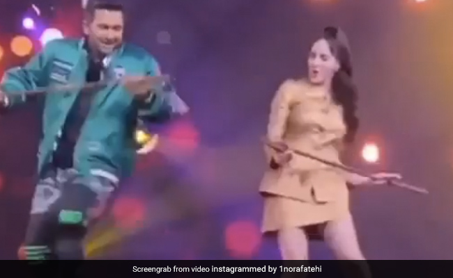 Nora Fatehi ने 'दिलबर' के अरेबिक वर्जन पर किया डांस, स्टेज पर यूं मचाया धमाल- देखें Video