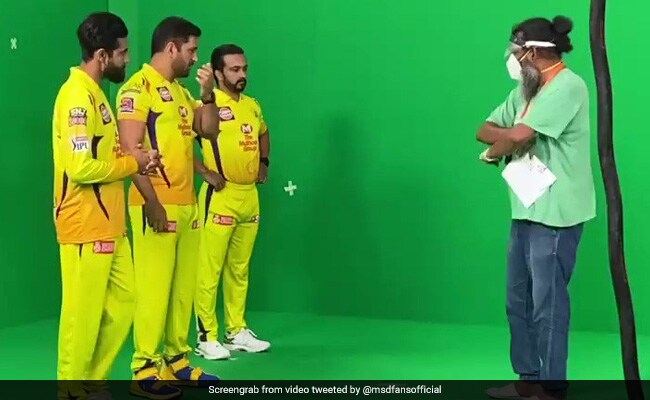 IPL 2020: CSK की जर्सी पहने Dhoni, जडेजा और केदार जाधव का यह अंदाज मचा रहा है धूम, देखें Video