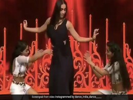 मलाइका अरोड़ा ने 'राम चाहे लीला' सॉन्ग पर किया धमाकेदार डांस- देखें थ्रोबैक Video मलाइका अरोड़ा ने 'राम चाहे लीला' सॉन्ग पर किया धमाकेदार डांस- देखें थ्रोबैक Video