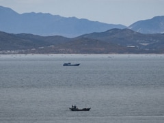 नॉर्थ कोरिया के सैनिकों ने साउथ कोरियाई नागरिक को समुद्र में गोली मारकर जलाया शव, तनाव बढ़ा नॉर्थ कोरिया के सैनिकों ने साउथ कोरियाई नागरिक को समुद्र में गोली मारकर जलाया शव, तनाव बढ़ा