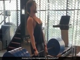 टाइगर श्रॉफ ने उठाया 220 कि.ग्रा वजन, पहली कोशिश रही फेल तो दूसरी बार में यूं किया कमाल- देखें Video टाइगर श्रॉफ ने उठाया 220 कि.ग्रा वजन, पहली कोशिश रही फेल तो दूसरी बार में यूं किया कमाल- देखें Video