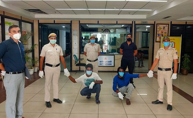 दिल्ली : मोबाइल चोरी करने के शक में युवक की पीट-पीटकर हत्या