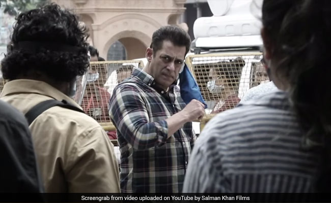 Salman Khan Can Take Off His Mask On <I>Radhe</i> Sets Because Of Behind-The-Scenes "Superheroes"