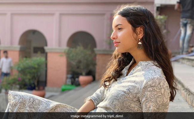 Tripti Dimri Sums Up A Stylish Indian Summer In A Printed <i>Kurta</i> And <i>Jhumkas</i>