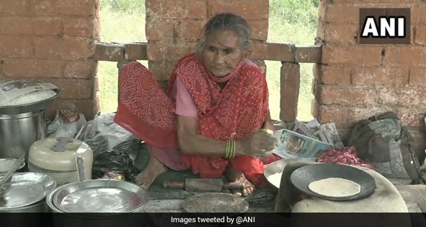 After Delhi's 'Baba Ka Dhaba', Agra's 'Rotiwali Amma' Goes Viral On Social Media