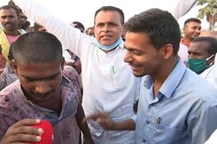 Tejashwi Yadav Supporters 'Gatecrash' Nitish Kumar Rally In Bihar Tejashwi Yadav Supporters 'Gatecrash' Nitish Kumar Rally In Bihar