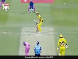 IPL 2020: शेन वॉटसन ने जड़े लगातार दो चौके तो गेंदबाज ने देखा घूरकर और फिर ऐसे लिया बदला... देखें Video IPL 2020: शेन वॉटसन ने जड़े लगातार दो चौके तो गेंदबाज ने देखा घूरकर और फिर ऐसे लिया बदला... देखें Video