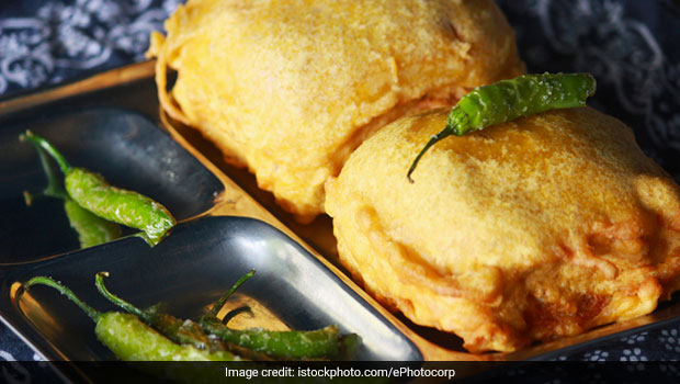 Man's Story Of Selling Vada Pav After Resigning As Delivery Boy Moves Internet