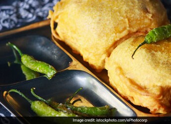 Harsh Goenka Shares Video Of Mumbai's Street Food Vendors, Calls It 'Ironic' Harsh Goenka Shares Video Of Mumbai's Street Food Vendors, Calls It 'Ironic'
