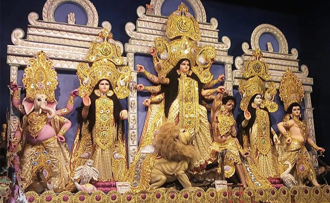 Happy Durga Puja: <i>Shubho Saptami</i> Today, Know About <i>Nabapatrika</i>