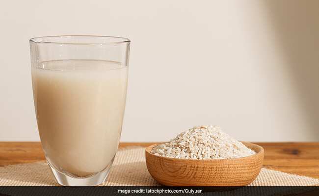 क्या आप भी फेंक देते हैं चावल का पानी? आज से ही बंद कर दें फेंकना; यहां जानें Rice Water के अद्भुत फायदे!