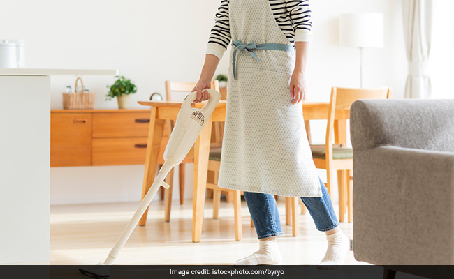 Amazon Great Indian Festival 2020: रोबोट स्वीपर्स, वैक्यूम क्लीनर और क्लीनिंग एप्लाइंसेस खरीदें 50%  तक की छूट पर