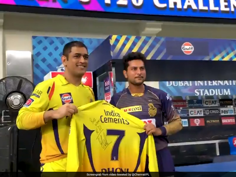 IPL 2020, CSK vs KKR: MS Dhoni Signs CSK Jersey For KKR Players, Ravindra Jadeja After Thrilling Win. Watch