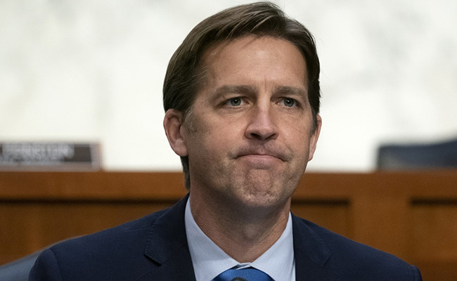 Trump "Kisses Dictators' Butts": Republican Senator