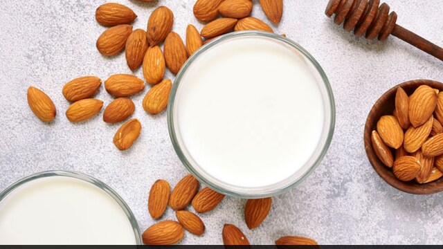 How To Use Milk, Almond, And Honey For Better Digestion