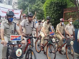 अपराधियों की धरपकड़ के लिए दिल्ली पुलिस ने की 'कॉप्स ऑन व्हील्स' मुहिम की शुरुआत अपराधियों की धरपकड़ के लिए दिल्ली पुलिस ने की 'कॉप्स ऑन व्हील्स' मुहिम की शुरुआत