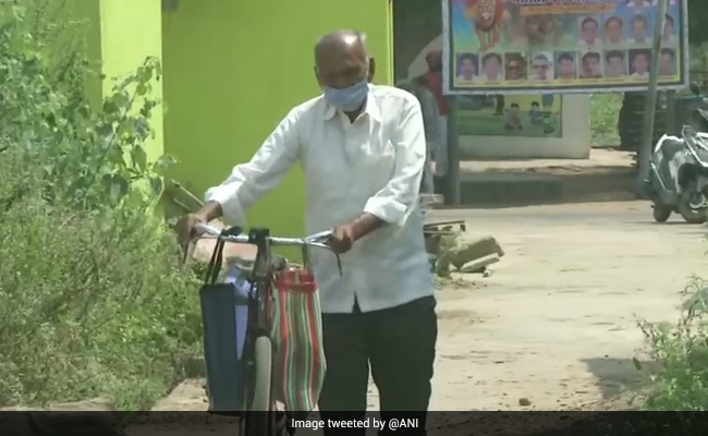 87-Year-Old Doctor Braves COVID-19 Pandemic To Treat Villagers In Maharashtra's Chandrapur