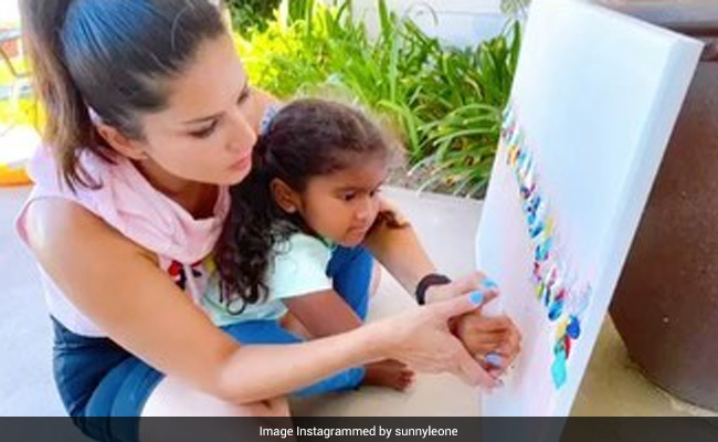 Another Day, Another Post From Sunny Leone's In-House Art Session With Fam