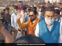 Nirahua बिहार में चुनाव प्रचार के लिए पहुंचे हेलिकॉप्टर से, जनता का यूं आया रिएक्शन- देखें Video Nirahua बिहार में चुनाव प्रचार के लिए पहुंचे हेलिकॉप्टर से, जनता का यूं आया रिएक्शन- देखें Video
